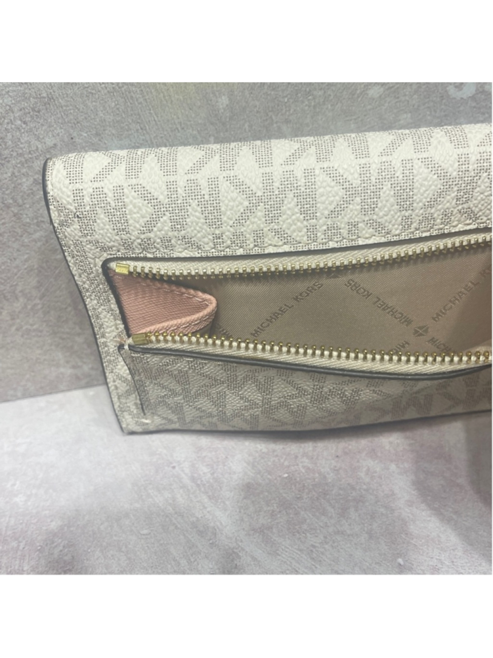 Michael Kors Trifold Wallet Pink & White Logo Vanilla/Ballet Pink - Picture 7 of 12